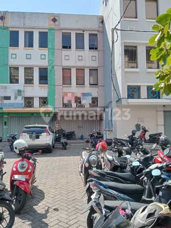 0331.60S Surabaya Auction House in Wonokromo at Mangga Dua Shophouse