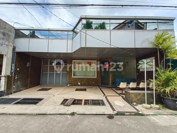 2-story Office in a Complex Environment