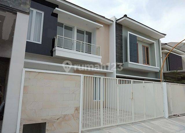 RUMAH CASA VERANZA SIDOARJO 92561