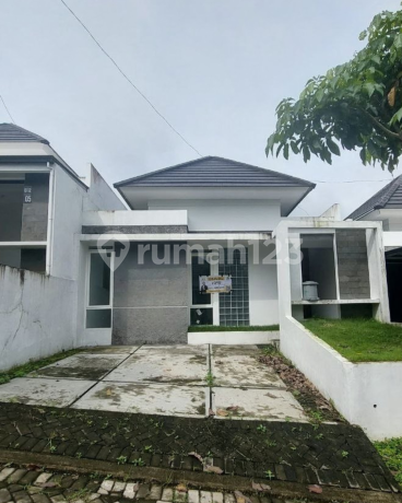 Rumah Baru Siap Huni Bebas Banjir