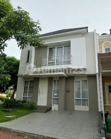 Ready-to-Occupy House in the City Center Ready-to-Occupy House in the City Center