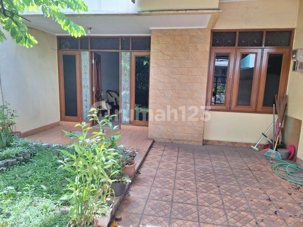 Rumah Mungil Terawat, Jarang Ada di blok depan intercon, Aman, Jalan lebar