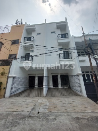 Dijual Rumah Baru 100% di Pluit Karang Molek Jakarta Utara Dijual Rumah Baru 100% di Pluit Karang Molek Jakarta Utara