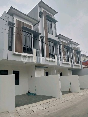 Rumah Mewah 2 Lantai Di Komplek Lagura Cempaka Putih Timurkota Jakarta Pusat, Daerah Khusus Ibukota Jakarta,