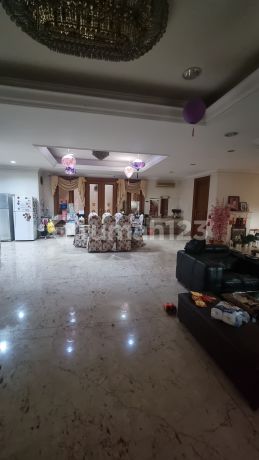 Rumah Siap Huni di Puri Indah Jakarta Barat Lokasi Strategis Nego