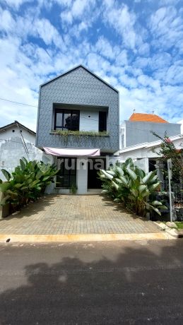 Rumah Baru 2 Lantai Siap Huni Rumah Baru 2 Lantai Siap Huni