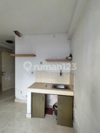 Sewa Apartemen Strategis Bandar Kemayoran, 5 Menit Ke Pintu Tol. Sewa Apartemen Strategis Bandar Kemayoran, 5 Menit Ke Pintu Tol.