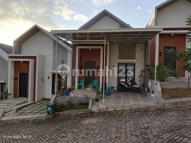 Imagine Mornings with Mountain Views & Cool Air – This Home Has It All.