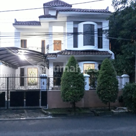 Nice House Pondok Indah SHM Large Area Ready to Live with Basement Garage Nice House Pondok Indah SHM Large Area Ready to Live with Basement Garage