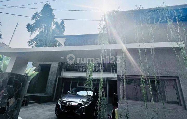 Rumah Mewah Villa Tropical 2 Lantai + Kolam Renang Full Furnished