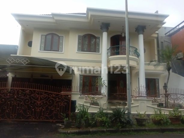 Nice Spacious 2-Storey House SHM Ready to Live In Negotiable Fully Furnished