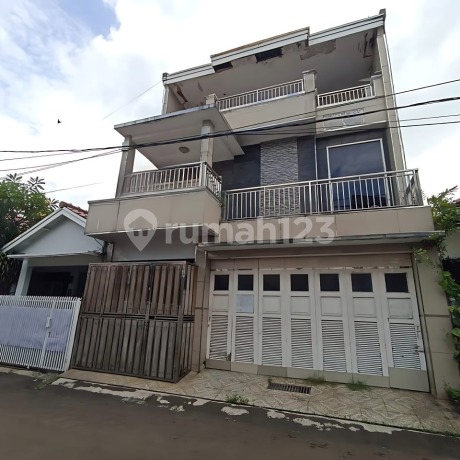 Rumah Komplek Griya Satwika Ciputat Timur Butuh Minim Renovasi Rumah Komplek Griya Satwika Ciputat Timur Butuh Minim Renovasi