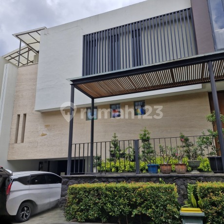 Rumah Townhouse Cipete Bagus Semi Furnished dengan Kolam Renang