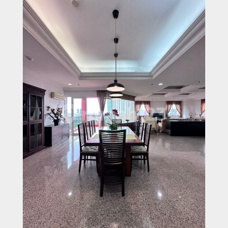 Penthouse Mewah Apartemen Greenview 4BR Luas 300 m Semi Furnished