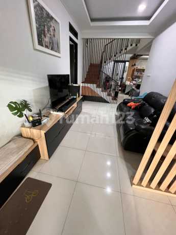 For Sale Comfortable House in Taman Holis Indah THI Bandung For Sale Comfortable House in Taman Holis Indah THI Bandung