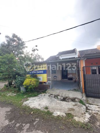 Exclusive House in Dhika Pamoyanan Garden Bogor, Serene & Comfortable