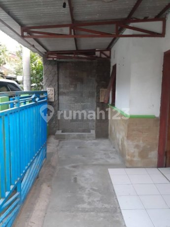 House in a Serene Environment with Fresh Air in Tasikmadu