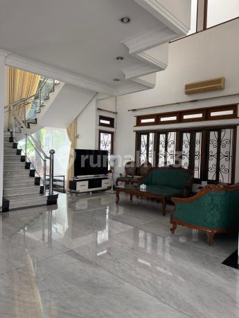 Rumah 2Lt di Komplek Mewah Bgv Cluster Tampak Siring Kelapa Gading Jakarta Utara Rumah 2Lt di Komplek Mewah Bgv Cluster Tampak Siring Kelapa Gading Jakarta Utara