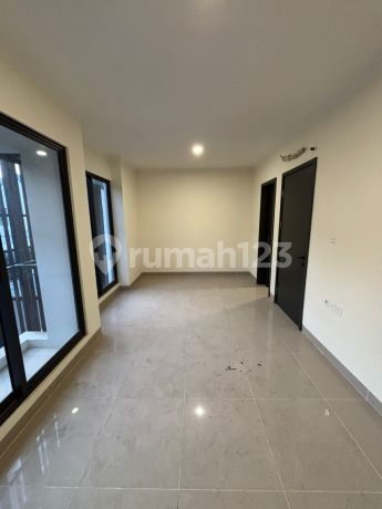 House Facing Southwest & 3-Story Attic Room in Leonora Gading Serpong