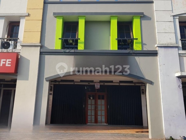Ruko (Shop House) in Perumahan Kota Mas Cimahi, Front Position