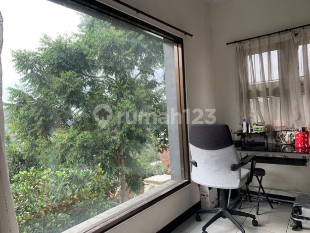 Rumah Kotamadya Bandung Serasa Villa di Mega Regency