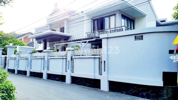 Dijual Rumah 2.5 Lantai Lokasi Pesanggrahan Full Furnished,lengkap Private Pool Dijual Rumah 2.5 Lantai Lokasi Pesanggrahan Full Furnished,lengkap Private Pool