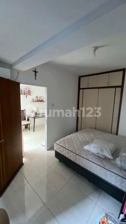 Puncak Bukit Golf View Pool Apartment West Surabaya