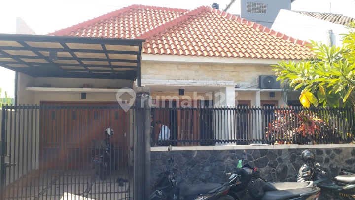 Rumah Kusen Jati di Gunung Anyar Emas Dekat Akses Oerr Dan Merr