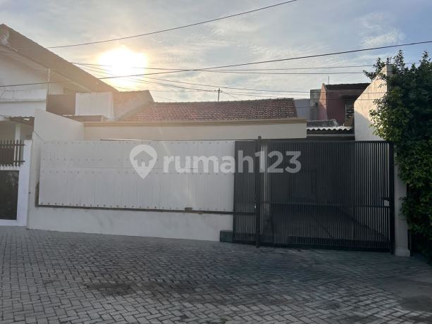 Dijual Rumah Darmo Indah Timur Tandes Surabaya, Depan Lapangan