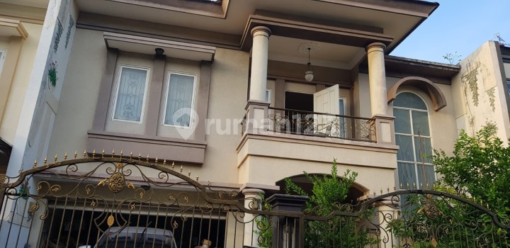 For Sale Again, Ma'am, Fully Furnished House in Central Park Regency Housing Area, Mulyosari, Surabaya