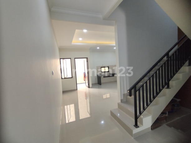 Rumah Brand New Meruya Ilir 3 Lantai Siap Huni Lokasi Strategis Rumah Brand New Meruya Ilir 3 Lantai Siap Huni Lokasi Strategis