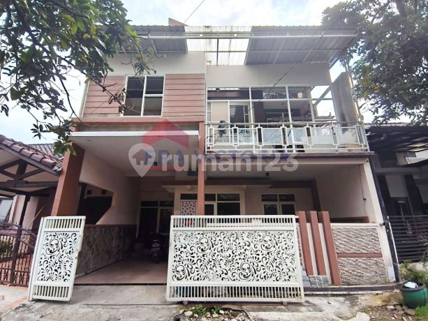 Rumah 2,5 Lantai Perumahan One Gate System Perumahan Taman Sulfat, Akses Mudah ke Tengah Kota. Rumah 2,5 Lantai Perumahan One Gate System Perumahan Taman Sulfat, Akses Mudah ke Tengah Kota.