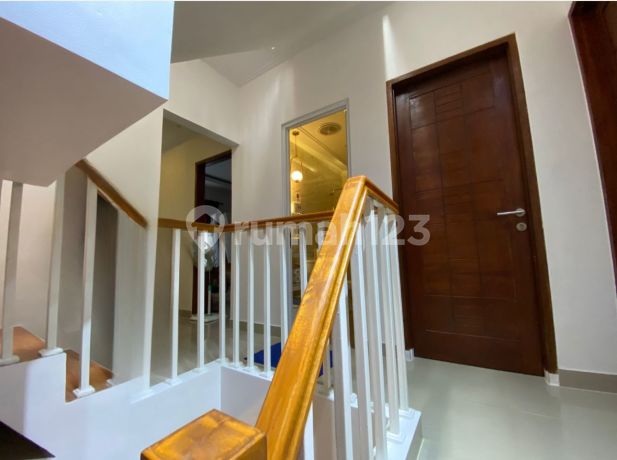 Dijual Murah Rumah 3 Lantai di Taman Singosari Lippo Karawaci Dijual Murah Rumah 3 Lantai di Taman Singosari Lippo Karawaci