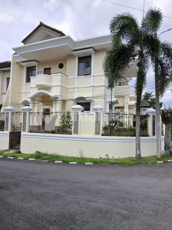 Rumah Dijual Pasteur Bandung Hook di Istana Regency Dekat Tol Rumah Dijual Pasteur Bandung Hook di Istana Regency Dekat Tol