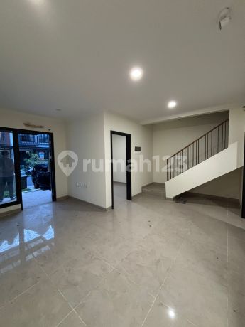 Modern House with Attic Room 3 Floors in Leonora Gading Serpong