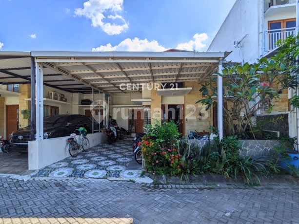 Rumah 2Lt Dengan One Gate System Dalam Perumahan Royal Maguwo Rumah 2Lt Dengan One Gate System Dalam Perumahan Royal Maguwo