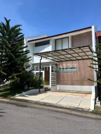 Dijual Elite Rumah 2 Lantai di Bsb Naraya, Semarang