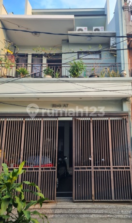 Dijual Rumah 3 Lantai Dalam Komplek Maharta. Pondok Aren Tangerang Dijual Rumah 3 Lantai Dalam Komplek Maharta. Pondok Aren Tangerang