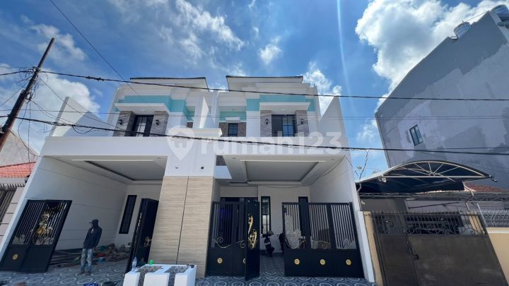 Rumah American Classic di Babatan Pantai Rumah American Classic di Babatan Pantai