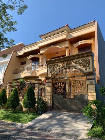 Rumah Clasik Full Furnish Mewah di Pakuwon City