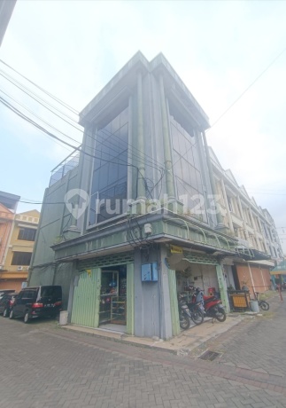 Ruko Hook Gateway Strategis di Waru Sidoarjo Ruko di Gate In Komplek Ruko Gateway, Ruko Gateway, Jl. Raya Waru, Dusun Sawo, Sawotratap, Gedangan, Sidoarjo, 61254, Unimas Garden Waru di Gate In Komplek Ruko Gateway, Ruko Gateway, Jl. Raya Waru, Dusun Sawo,