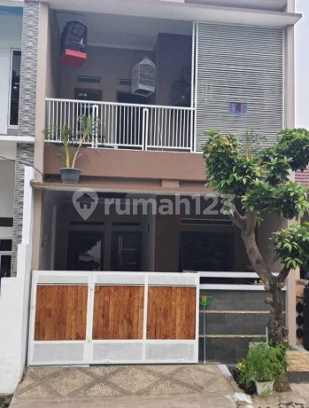 Di Jual Rumah 2 Lantai Siap Huni di Mutiara Gading Timur 2