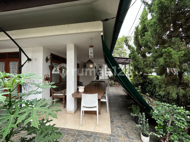 Hook House in West Tebet is Very Strategic