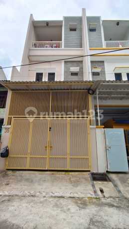3-Story House for Sale, Cheapest!!! 4.5 x 12.5 M2 in Tanjung Duren near Cp Mall, BPK Penabur School, Trisakti University. SHM South Semi-Furnished, 2 Car Street Row!! Come Survey! 3-Story House for Sale, Cheapest!!! 4.5 x 12.5 M2 in Tanjung Duren near Cp Mall, BPK Penabur School, Trisakti University. SHM South Semi-Furnished, 2 Car Street Row!! Come Survey!
