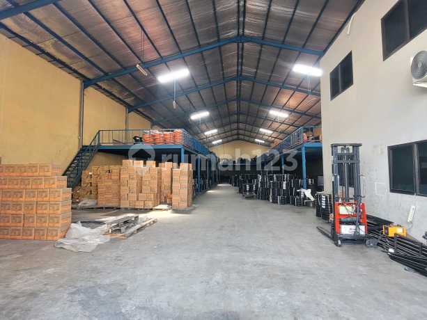 Gudang Margomulyo Jaya Limited Kondisi Bagus dengan Deck Besi Wf