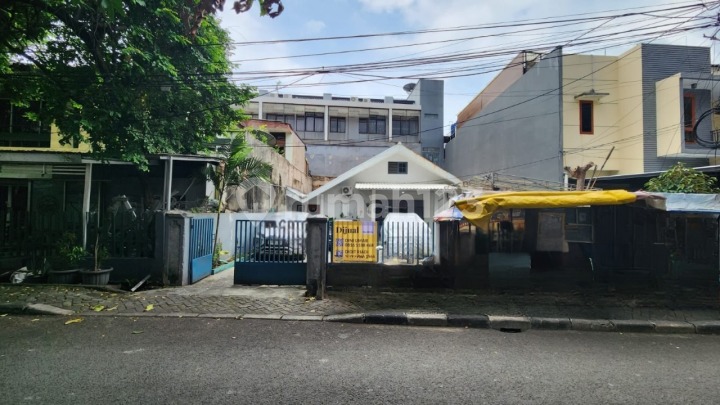 Rumah Hitung Tanah Lokasi Strategis Akses 2 Mobil di Tebet Rumah Hitung Tanah Lokasi Strategis Akses 2 Mobil di Tebet