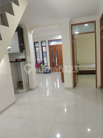 Rumah 2 Lantai di Tiban Indah Permai Batam