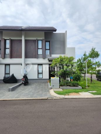 Rumah Posisi Hoek Cluster Flora Dekat Mall Summarecon Bandung