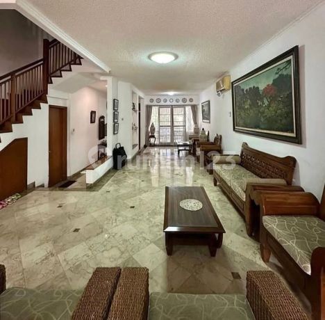 Rumah Bagus di Taman Botanik, Jl M Kahfi Jagakarsa Jakarta Selatan