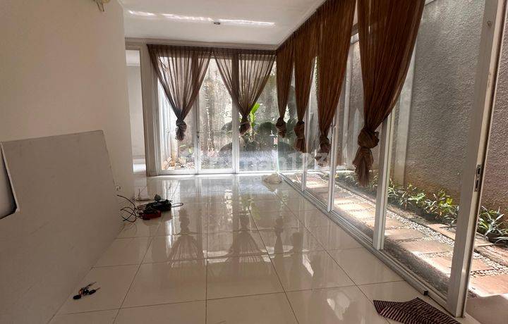 Rumah Bagus Di Discovery Eola Bintaro Jaya Sektor 9